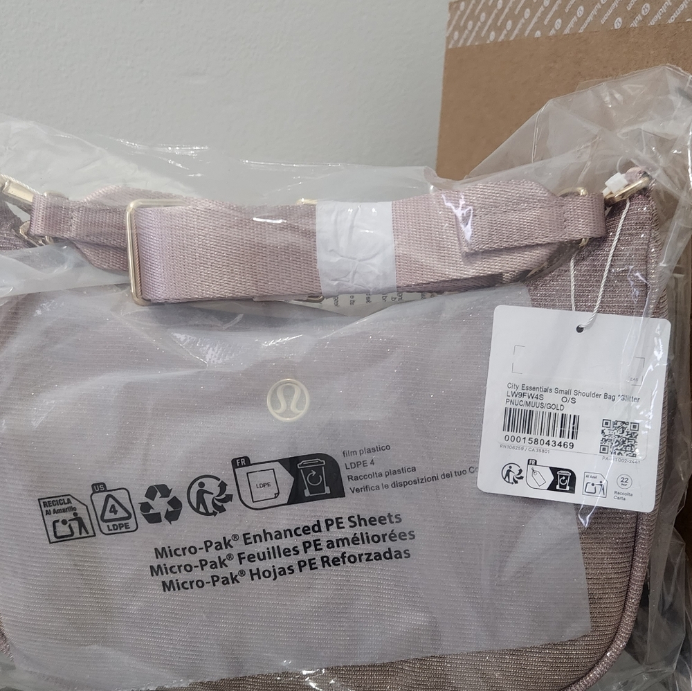 Lululemon City Essentials Small Shoulder Bag 3L Glitter Pink Champagne NWT - Picture 3 of 5